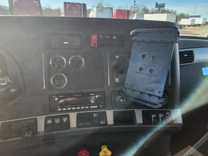 2022 KENWORTH T680