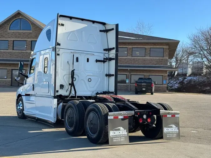2023 FREIGHTLINER Cascadia 126