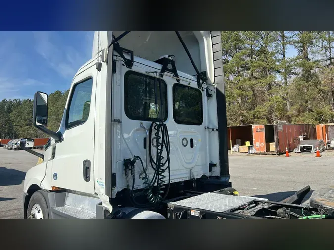 2019 Freightliner Cascadia 126