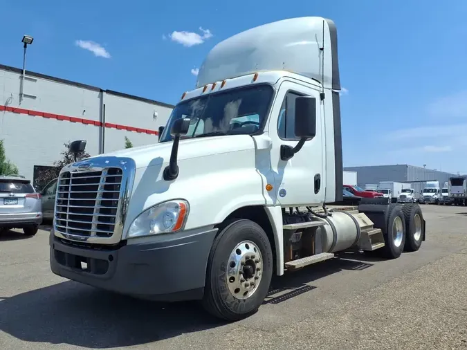 2018 FREIGHTLINER CASCADIA 125b9cc3a77cc7415d7e4cb2561c34f7f26