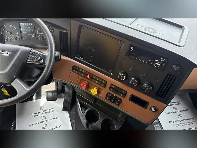 2021 FREIGHTLINER CA126
