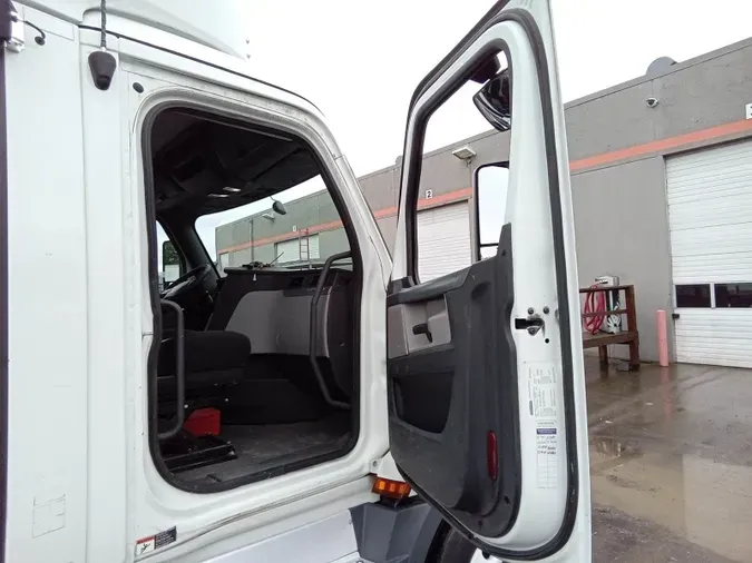 2019 Freightliner Cascadia 126