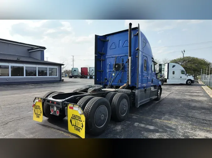 2020 FREIGHTLINER CASCADIA 126