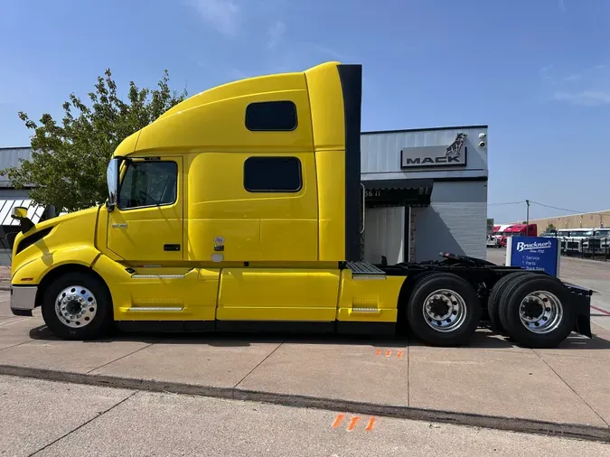 2025 VOLVO VNL64T860