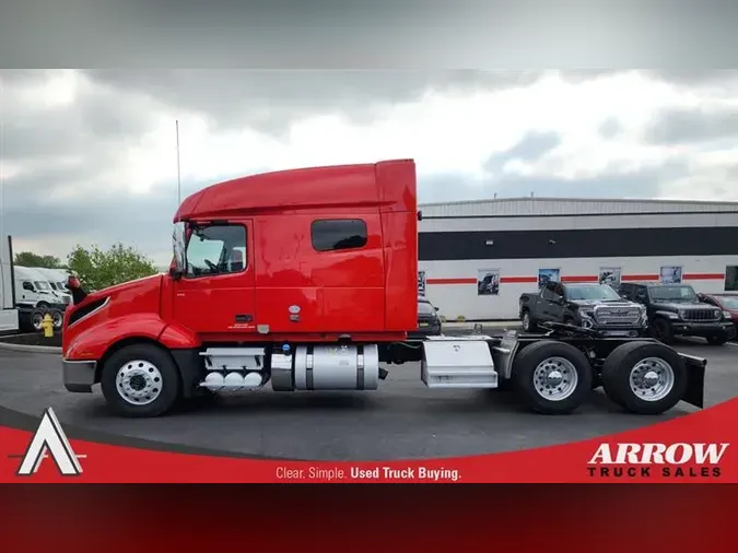 2021 VOLVO VNL740