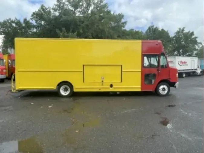 2016 FRTLR CUSTOM CHASSIS CORP MT55