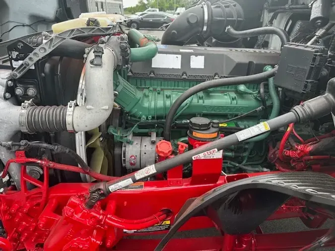2020 VOLVO VNL64T860
