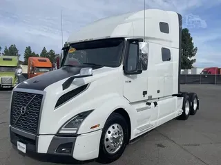 2023 VOLVO VNL64T760