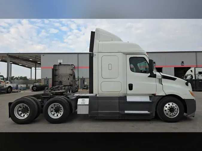 2020 Freightliner Cascadia 126