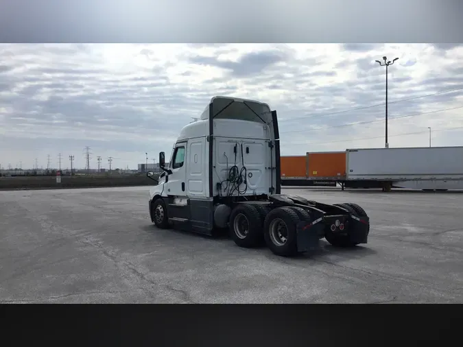 2021 Freightliner Cascadia 126