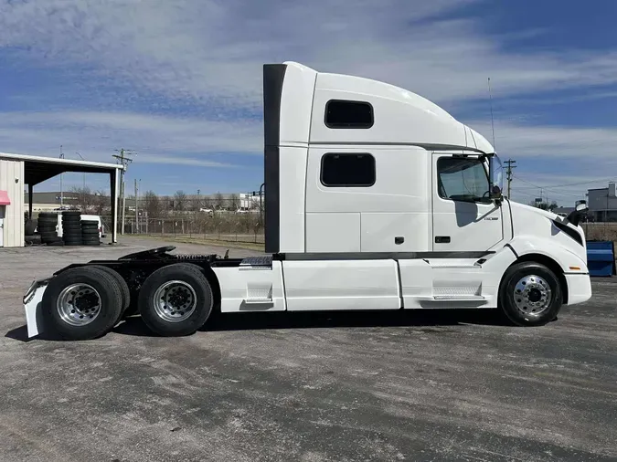 2023 VOLVO VNL64T860