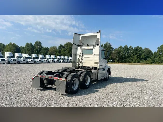 2017 Volvo VNL300