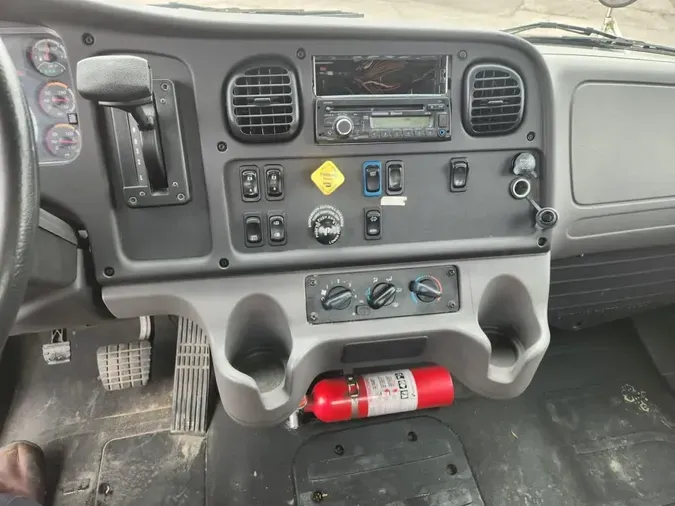2017 FREIGHTLINER/MERCEDES M2 106