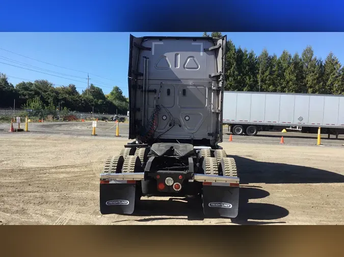 2021 Freightliner Cascadia 126