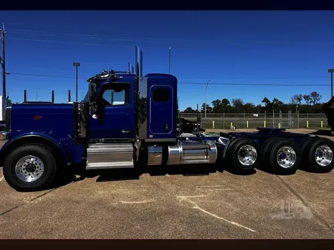 2025 PETERBILT 589b9e8b0f7ce4142927b0437d559185e1f