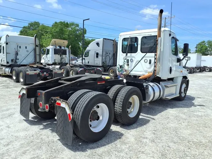 2019 FREIGHTLINER/MERCEDES CASCADIA 125