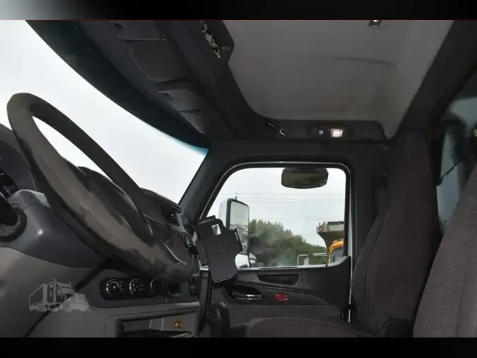 2016 PETERBILT 567