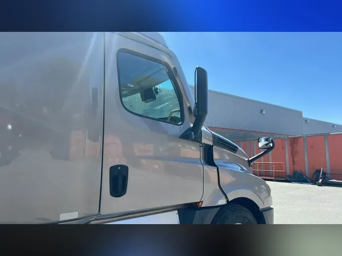 2022 Freightliner Cascadia 126