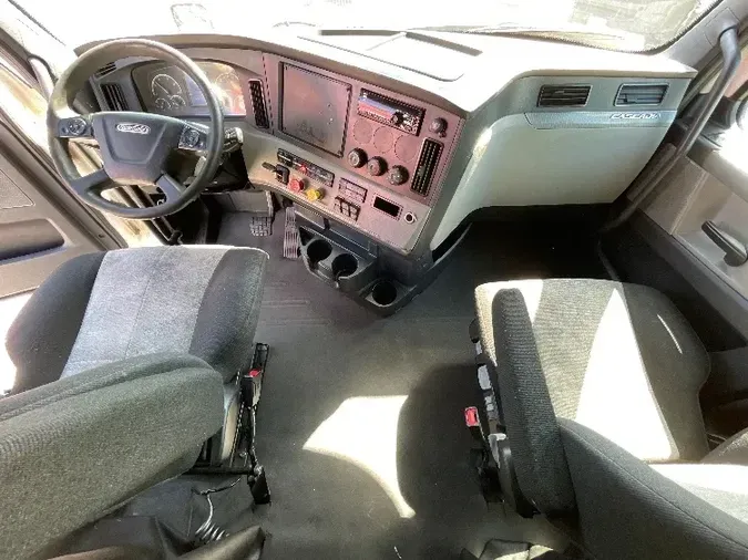 2020 FREIGHTLINER T12664ST
