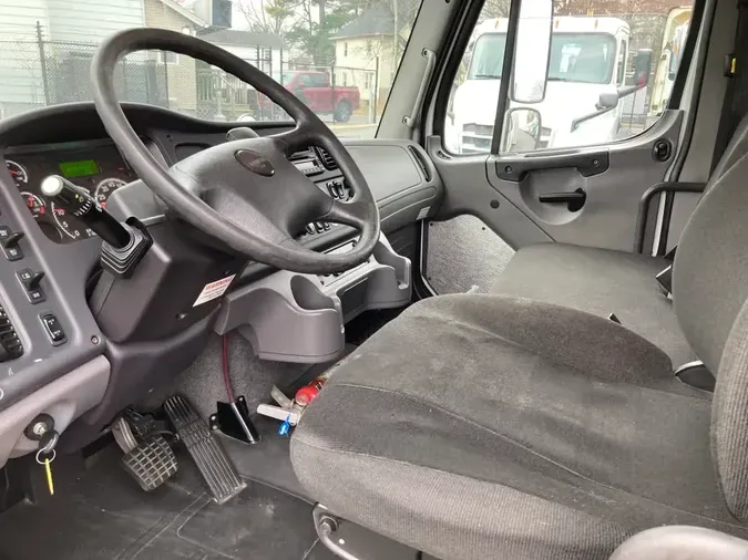 2016 FREIGHTLINER/MERCEDES M2 106