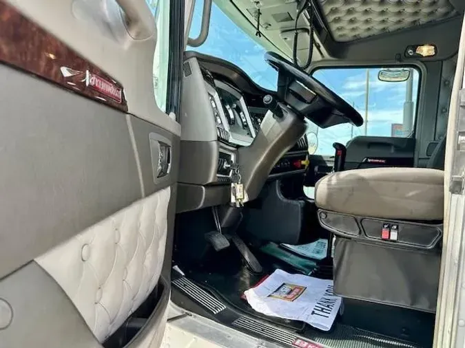 2023 Kenworth W900
