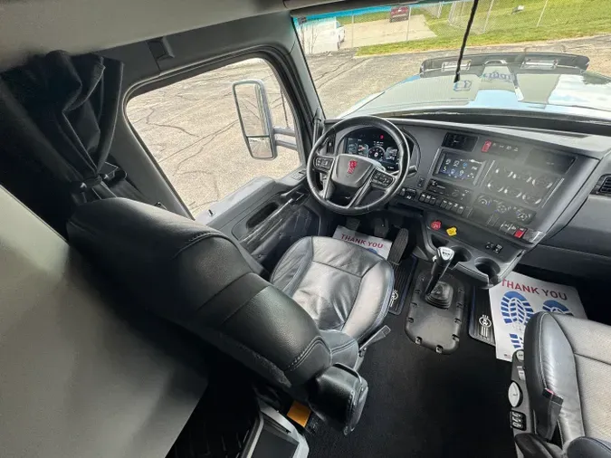 2024 Kenworth W990