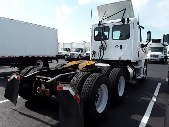 2019 FREIGHTLINER CASCADIA 125