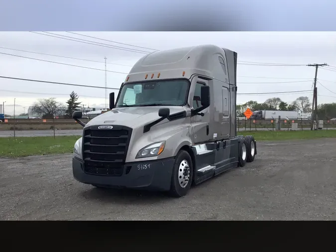 2021 Freightliner Cascadia 126