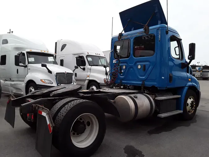 2018 FREIGHTLINER/MERCEDES CASCADIA 113