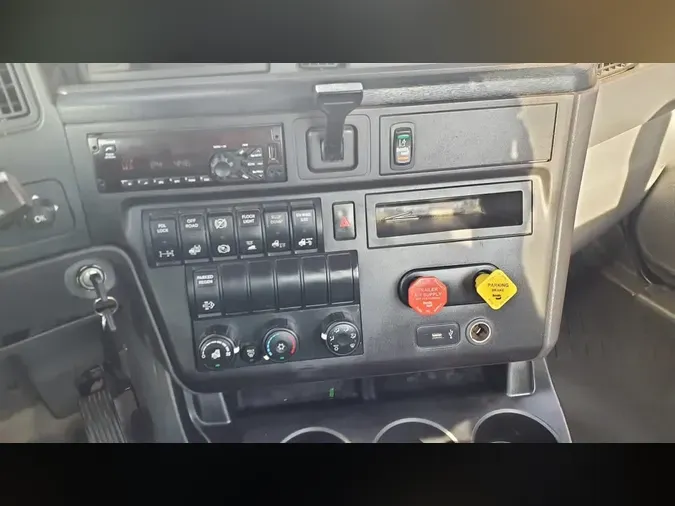 2019 NAVISTAR INTERNATIONAL LT625 DAYCAB T/A