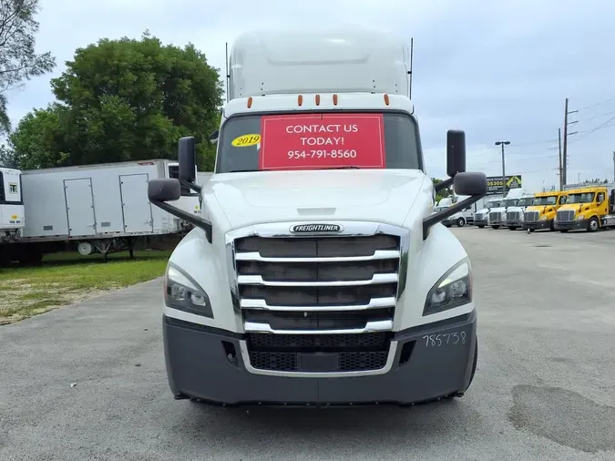 2019 FREIGHTLINER NEW CASCADIA 126