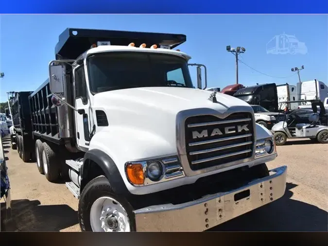 2004 MACK GRANITE CV713