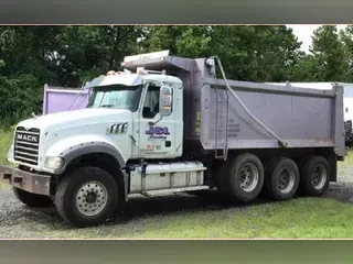 2018 MACK GU713