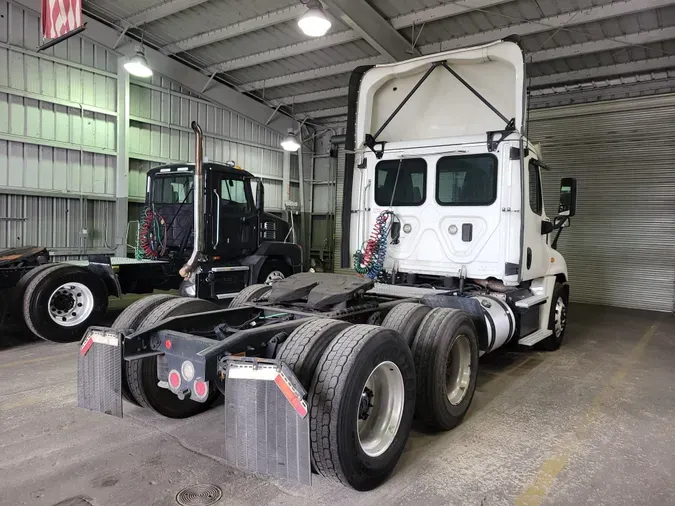 2017 FREIGHTLINER/MERCEDES CASCADIA 125