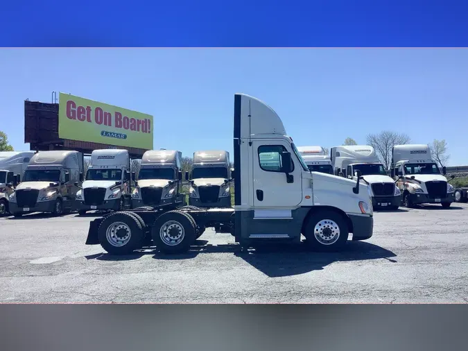 2019 Freightliner Cascadia 125