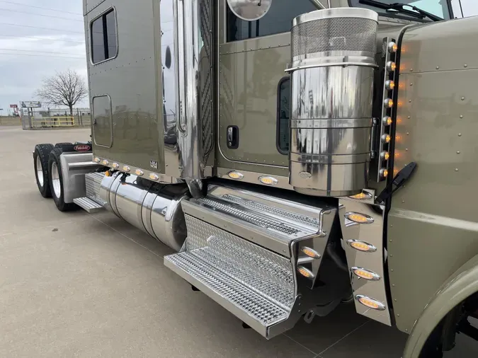 2024 Peterbilt 389