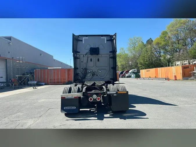 2022 Freightliner Cascadia 126