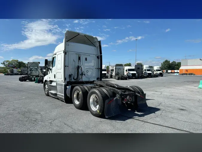 2022 Freightliner Cascadia 126