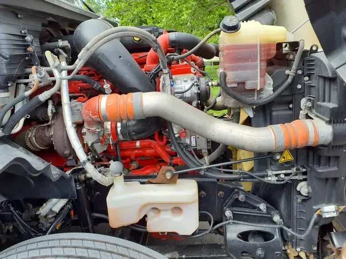 2019 NAVISTAR INTERNATIONAL LT625 SLPR CAB