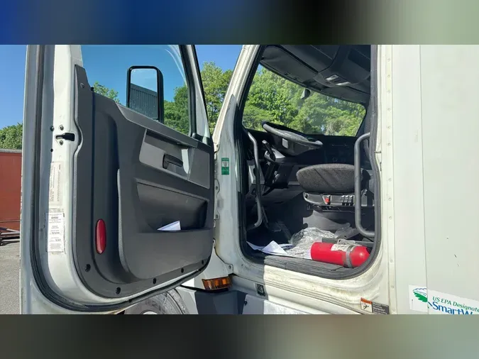 2019 Freightliner Cascadia 126