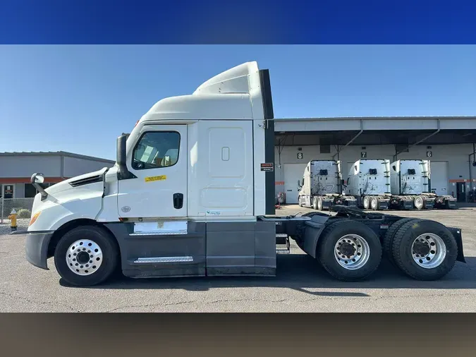 2021 Freightliner Cascadia 126