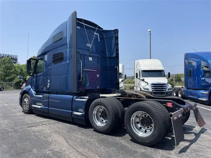 2021 VOLVO VNL760