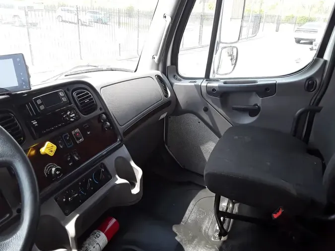 2022 FREIGHTLINER/MERCEDES M2 106