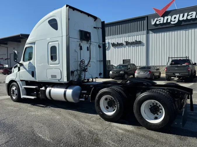 2019 Freightliner Cascadia 126