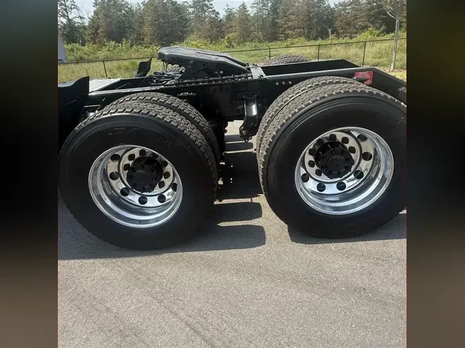 2021 VOLVO VNR740ba409572f6e1dad7ce358078186e0aa1