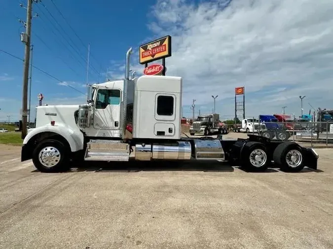2023 Kenworth W900