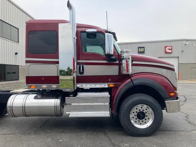 2026 International HX620 Sleeper
