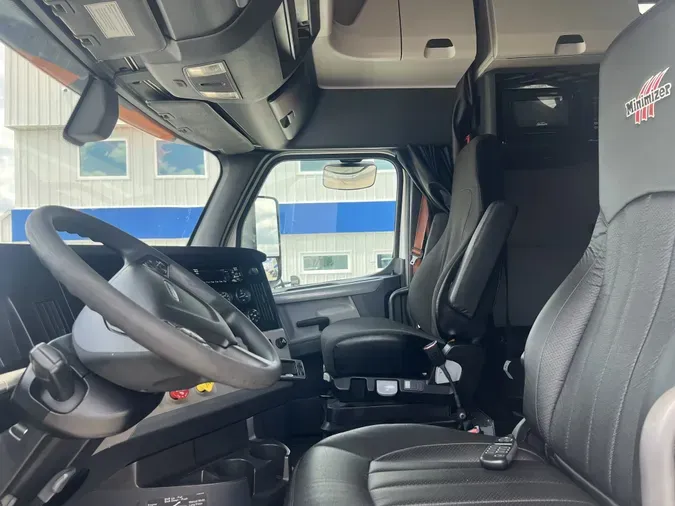 2019 FREIGHTLINER CASCADIA 126