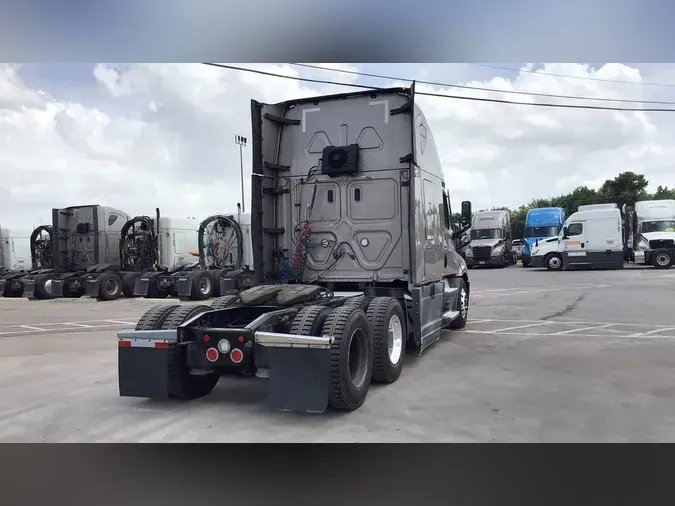 2021 Freightliner Cascadia 126