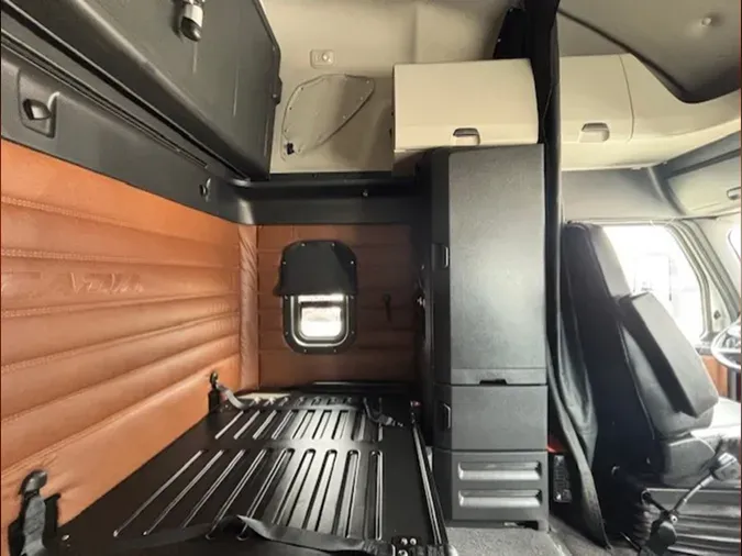 2023 Freightliner Cascadia 126